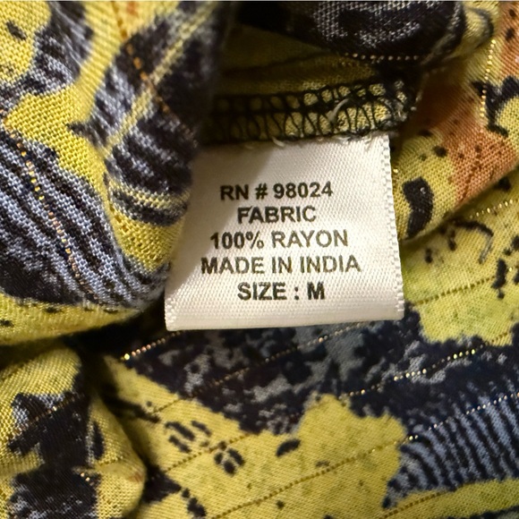 Jennifer & Grace Floral Printed Blouse Yoked Pintucked Tie Detail Size Medium - Picture 7 of 9